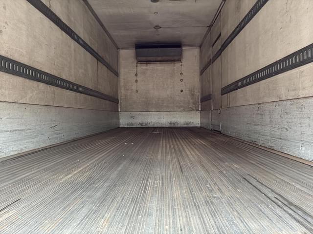 Image of Freightliner M2 106 equipment image 4