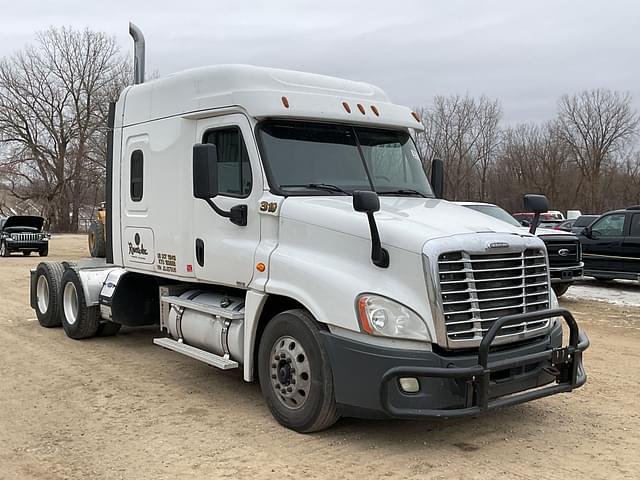 Image of Freightliner Cascadia equipment image 2