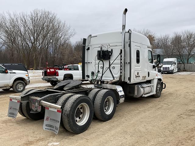 Image of Freightliner Cascadia equipment image 4