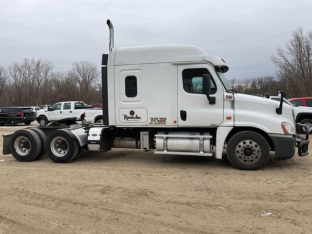 Image of Freightliner Cascadia equipment image 3