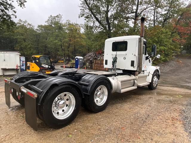 Image of Peterbilt 567 equipment image 4