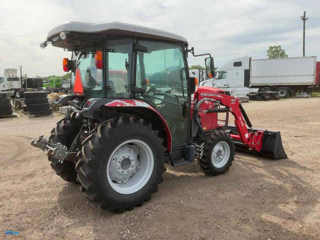 Image of Massey Ferguson 1740M equipment image 2
