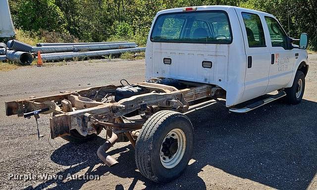 Image of Ford F-350 equipment image 4