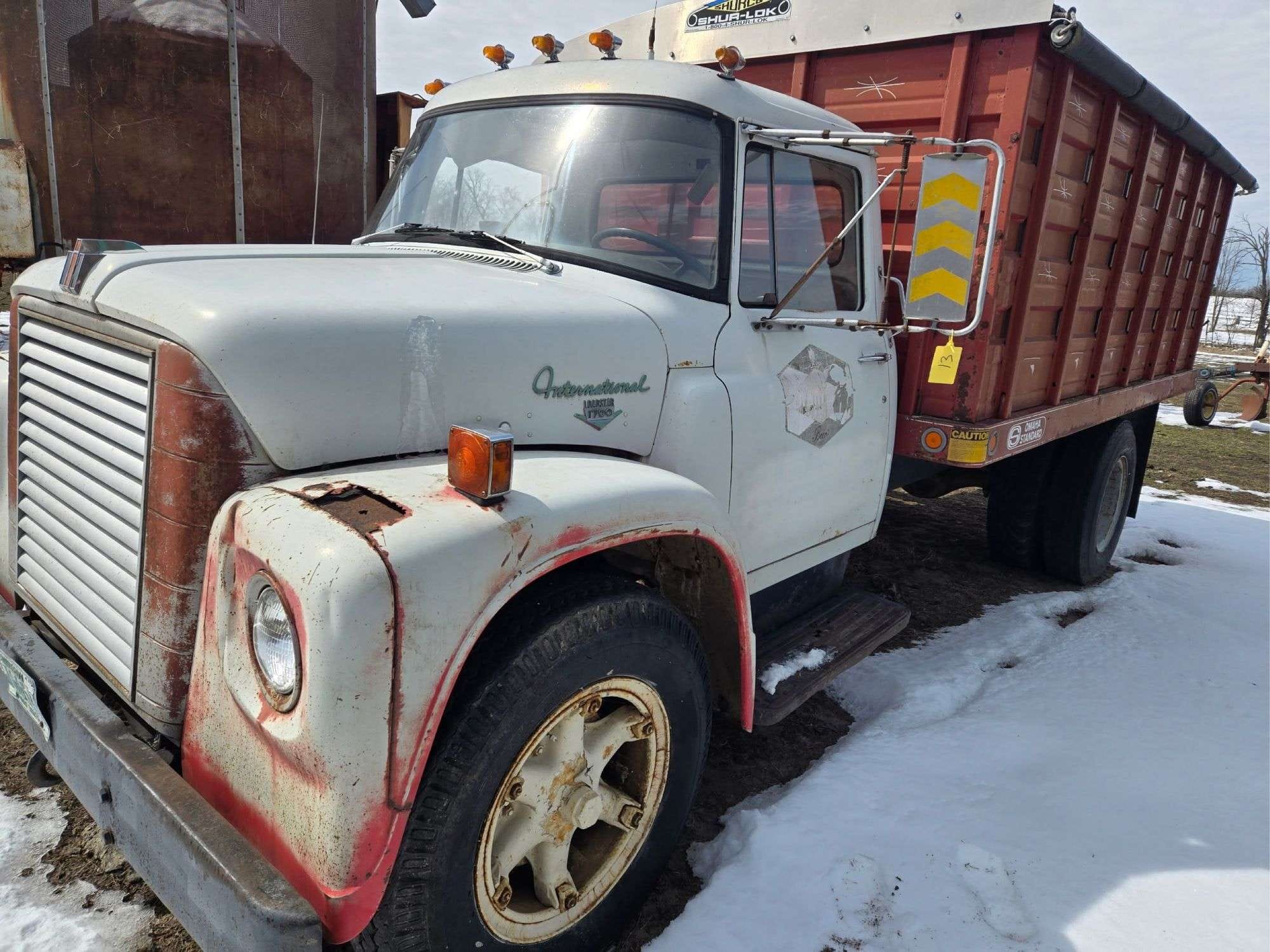 1969 International Loadstar 1700 Equipment Image0