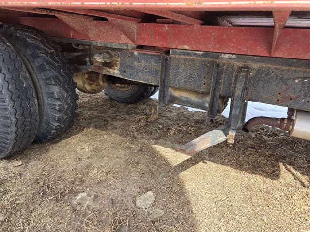 Image of International Loadstar 1700 equipment image 3