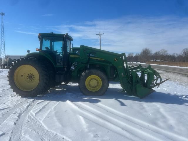 Image of John Deere 8420 equipment image 1