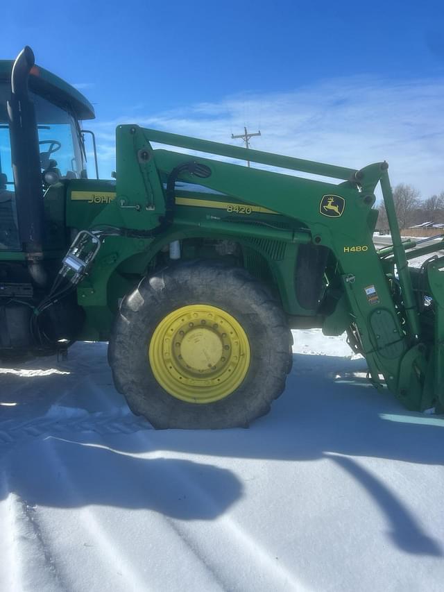 Image of John Deere 8420 equipment image 3