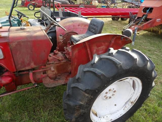 Image of International Harvester B-414 equipment image 3