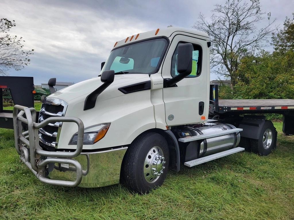 Image of Freightliner Cascadia 116 Primary image