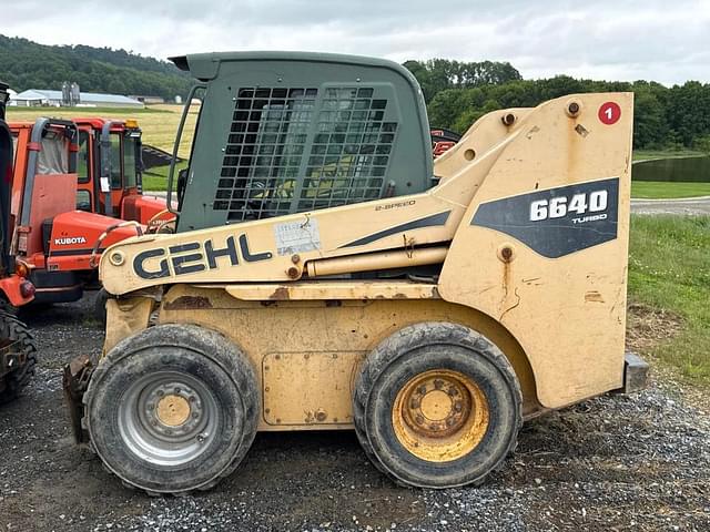 Image of Gehl 6640 equipment image 1