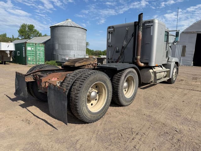 Image of Freightliner FLD120 equipment image 3