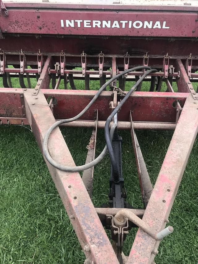 Image of International Harvester 510 equipment image 4