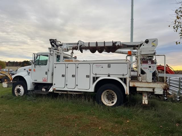 Image of International 4700 equipment image 4