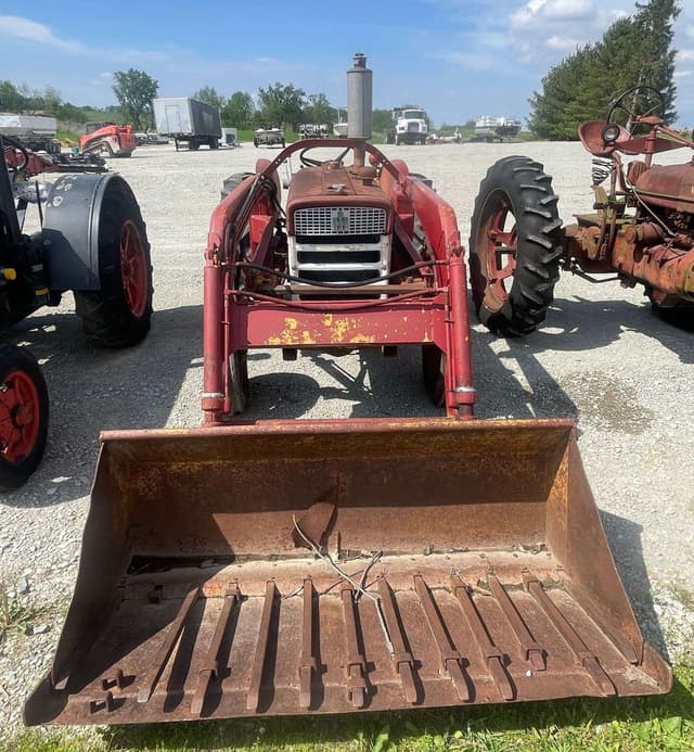 Image of International Harvester 340 equipment image 3