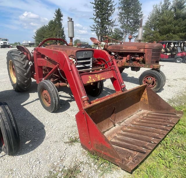 Image of International Harvester 340 equipment image 1