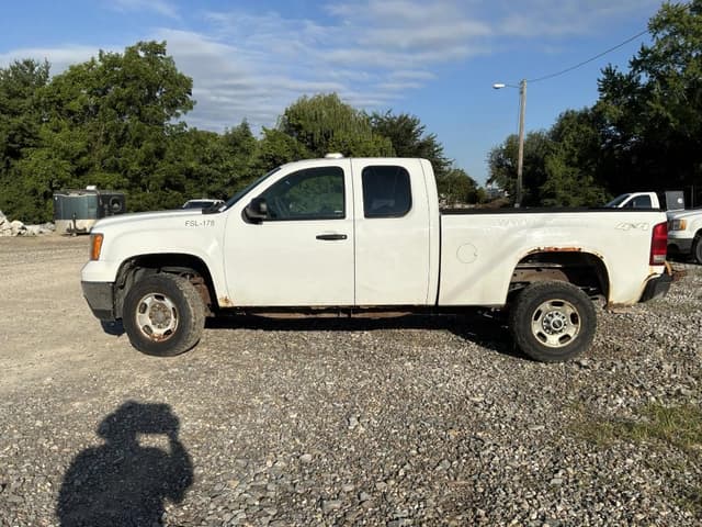 Image of GMC 2500HD equipment image 2