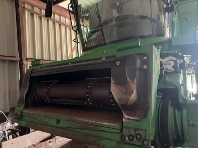 Image of John Deere S670 equipment image 4