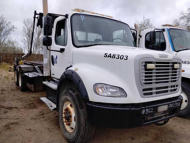 Image of Freightliner M2 112 equipment image 3