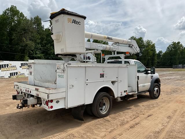 Image of Ford F-550 equipment image 4