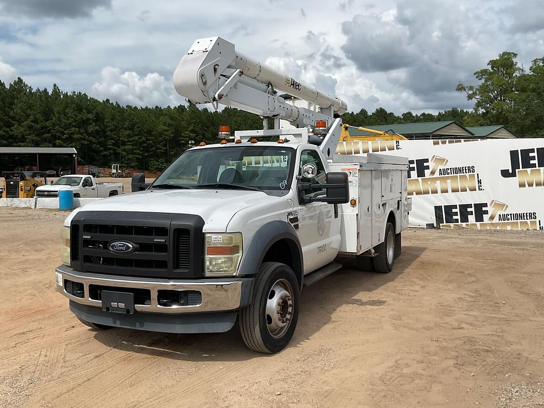 Image of Ford F-550 Primary image