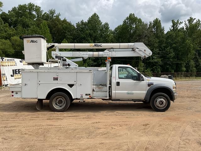 Image of Ford F-550 equipment image 3