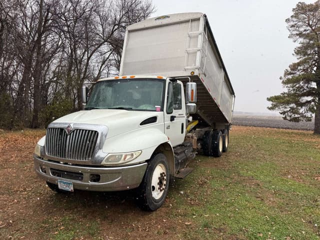 Image of International 4400 equipment image 1