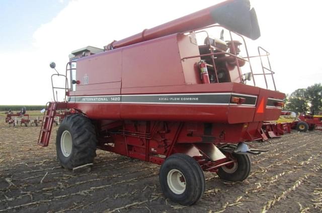 Image of International Harvester 1420 equipment image 3