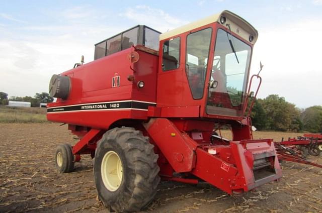 Image of International Harvester 1420 equipment image 1