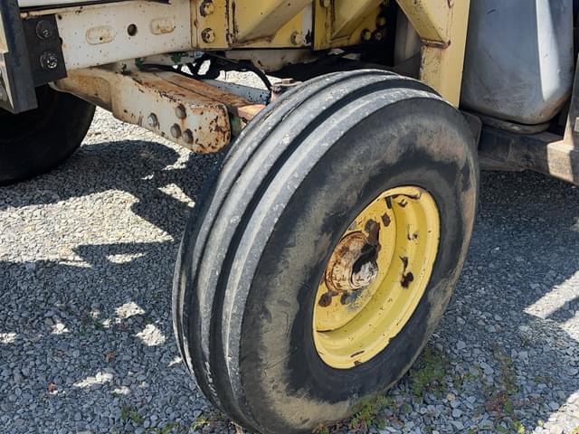 Image of John Deere 6220 equipment image 1