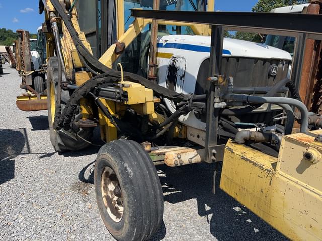 Image of John Deere 6220 equipment image 4