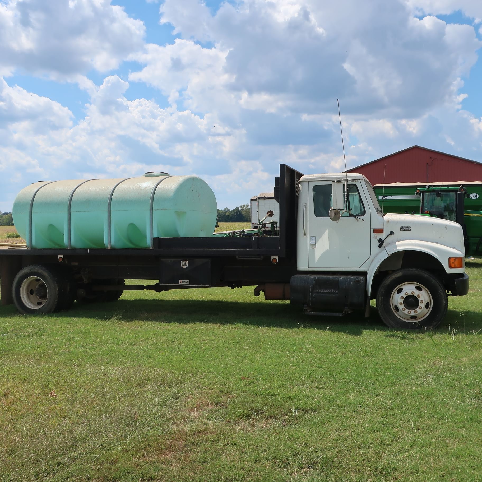 2001 International 4900 Equipment Image0