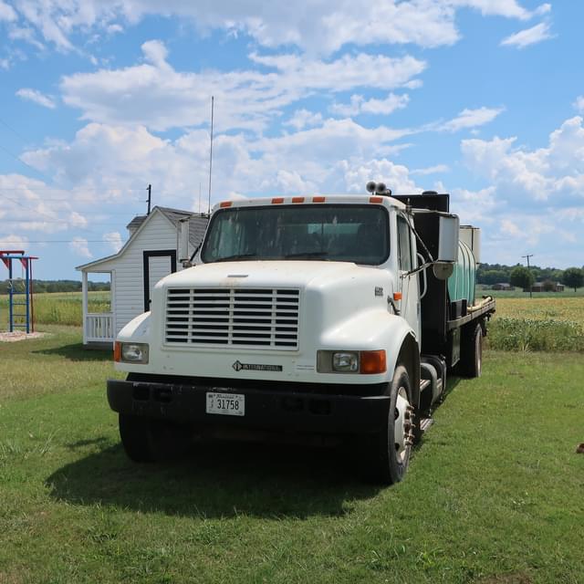 Image of International 4900 equipment image 1