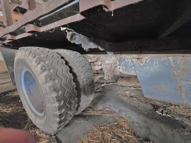 Image of Ford F-700 equipment image 2