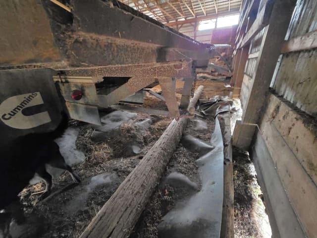 Image of Ford F-700 equipment image 3