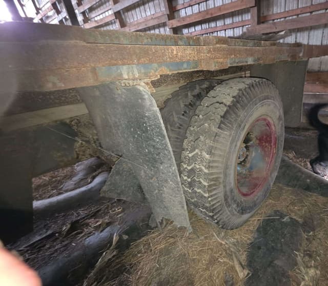 Image of Ford F-700 equipment image 1