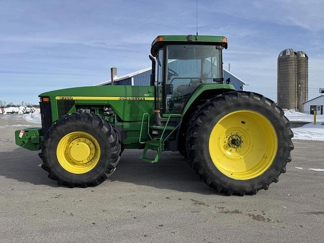 Image of John Deere 8300 equipment image 2