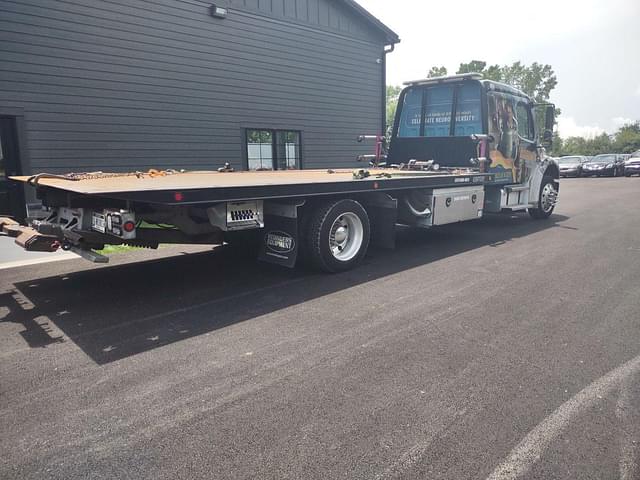 Image of Freightliner M2 equipment image 4