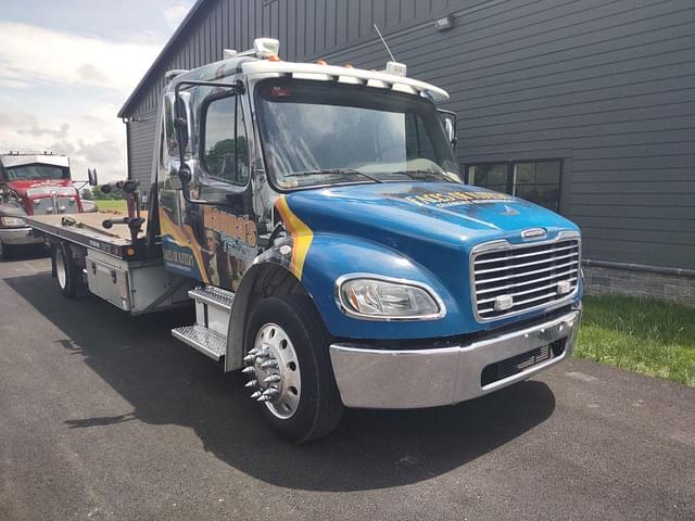 Image of Freightliner M2 equipment image 2
