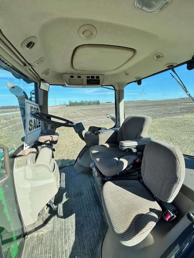 Image of John Deere 7215R equipment image 4
