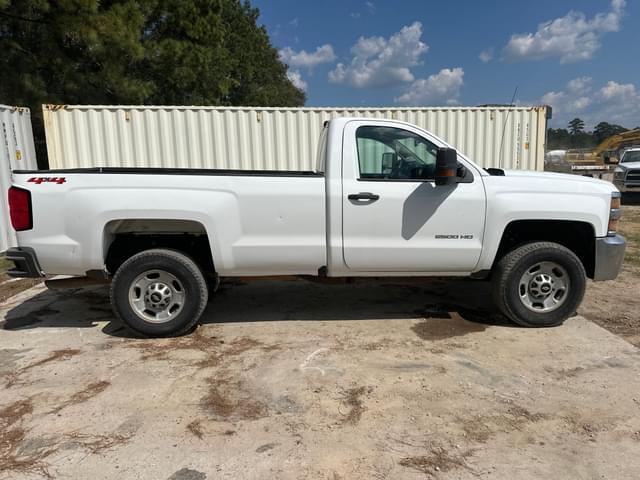 Image of Chevrolet 2500HD equipment image 3