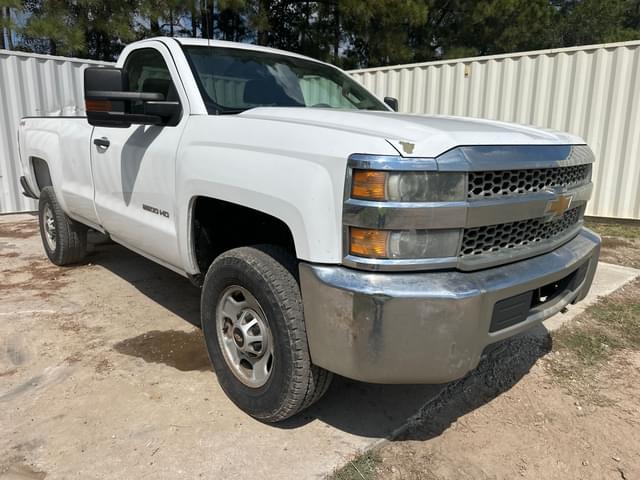 Image of Chevrolet 2500HD equipment image 2