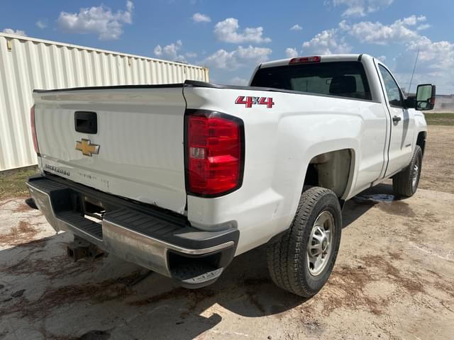 Image of Chevrolet 2500HD equipment image 4