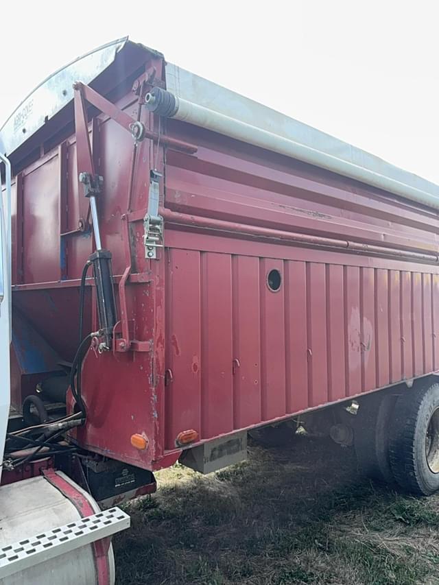 Image of Ford Aeromax L9000 equipment image 4