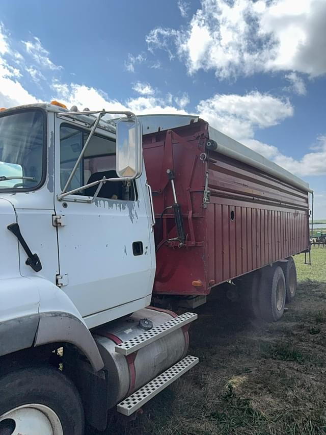 Image of Ford Aeromax L9000 equipment image 3