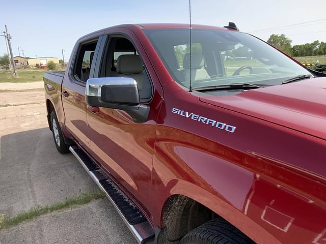 Image of Chevrolet Silverado equipment image 3