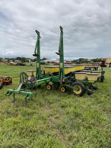 Main image John Deere 7200