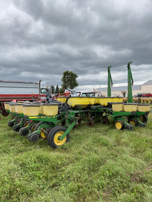Image of John Deere 7200 equipment image 4