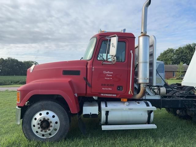 Image of Mack CH613 equipment image 2