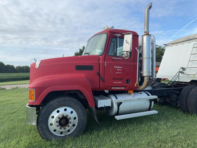 Image of Mack CH613 equipment image 3