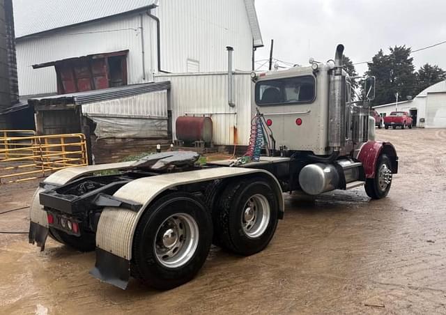 Image of Peterbilt 378 equipment image 4